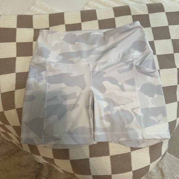 White Camo Yogalicious Biker Shorts - Picture 3 of 6